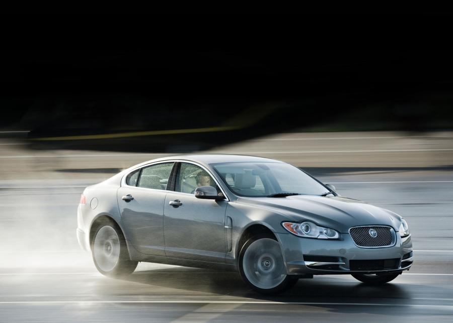  Jaguar XF 2008 года  (UK) (фото 8 из 10)